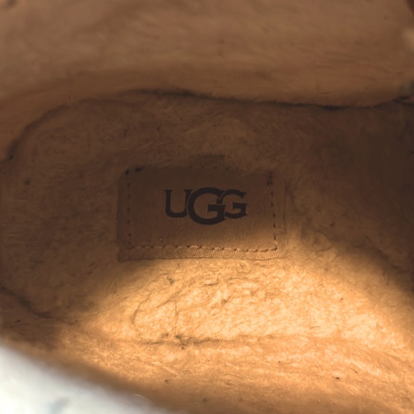-UGG men’s Neumal Leather boots. - Picture 4 of 6